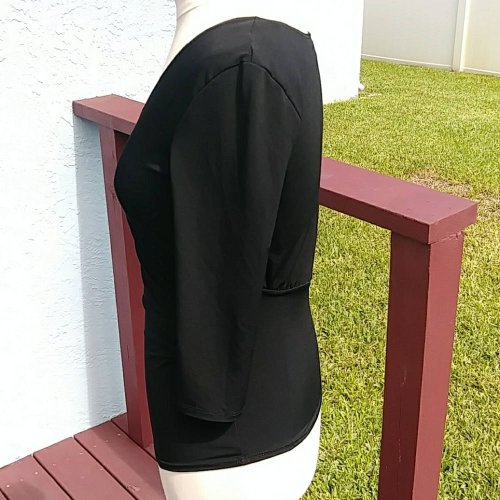 Parallel women's pullover top. - Picture 4 of 6